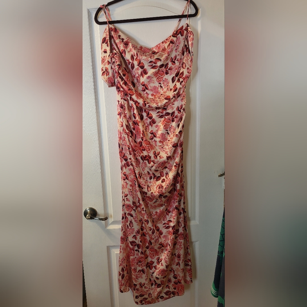 Chic Floral Maxi Dress in Pink and Red